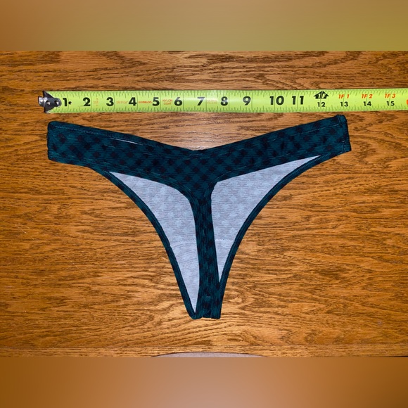 Victoria’s Secret Thong Panty NWOT - Picture 2 of 4